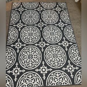 Medallion tufted and hook rug -4x6 ish